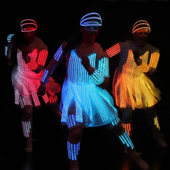 Pixel LED: performer con abiti a LED